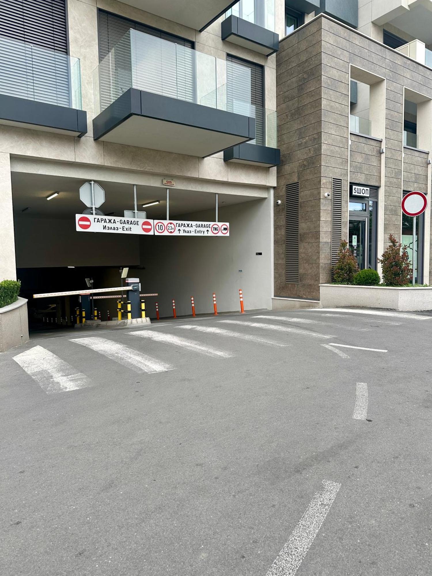 Novi Dorcol With Garage Lägenhet